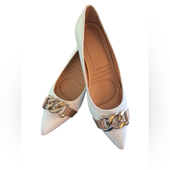 VTG Adrienne Vittadini White Faux Leather Kitten Heels 9M With Bold Gold Chain - Picture 1 of 9